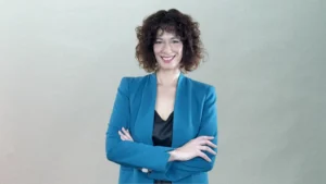 Social Mellon's Katerina Dimitrakopoulou giving an interview at epixeiro.gr